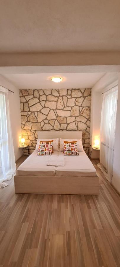 Apartments Antonia Hvar Town Exterior photo